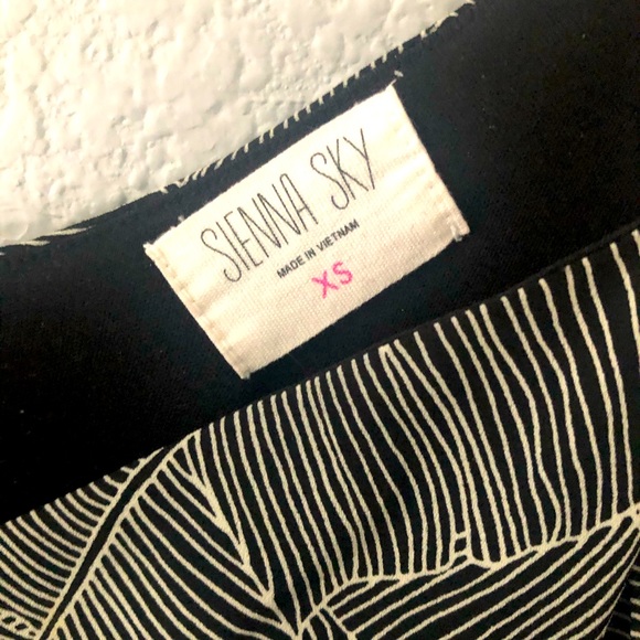 Patterned spaghetti strap top - Picture 3 of 4